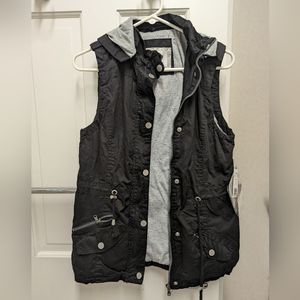 NWT hooded zip vest